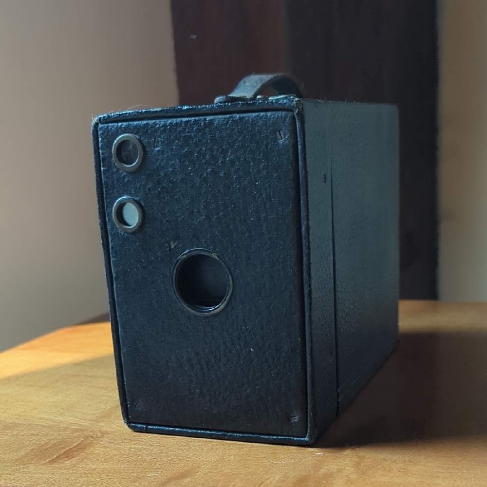 No.2 A Brownie Camera Model B. Eastman Kodak Co. Rochester NY BOX CAMERA